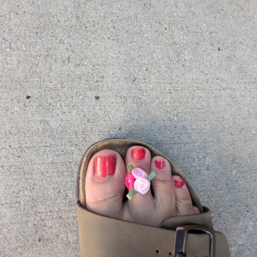 Flower toe rings